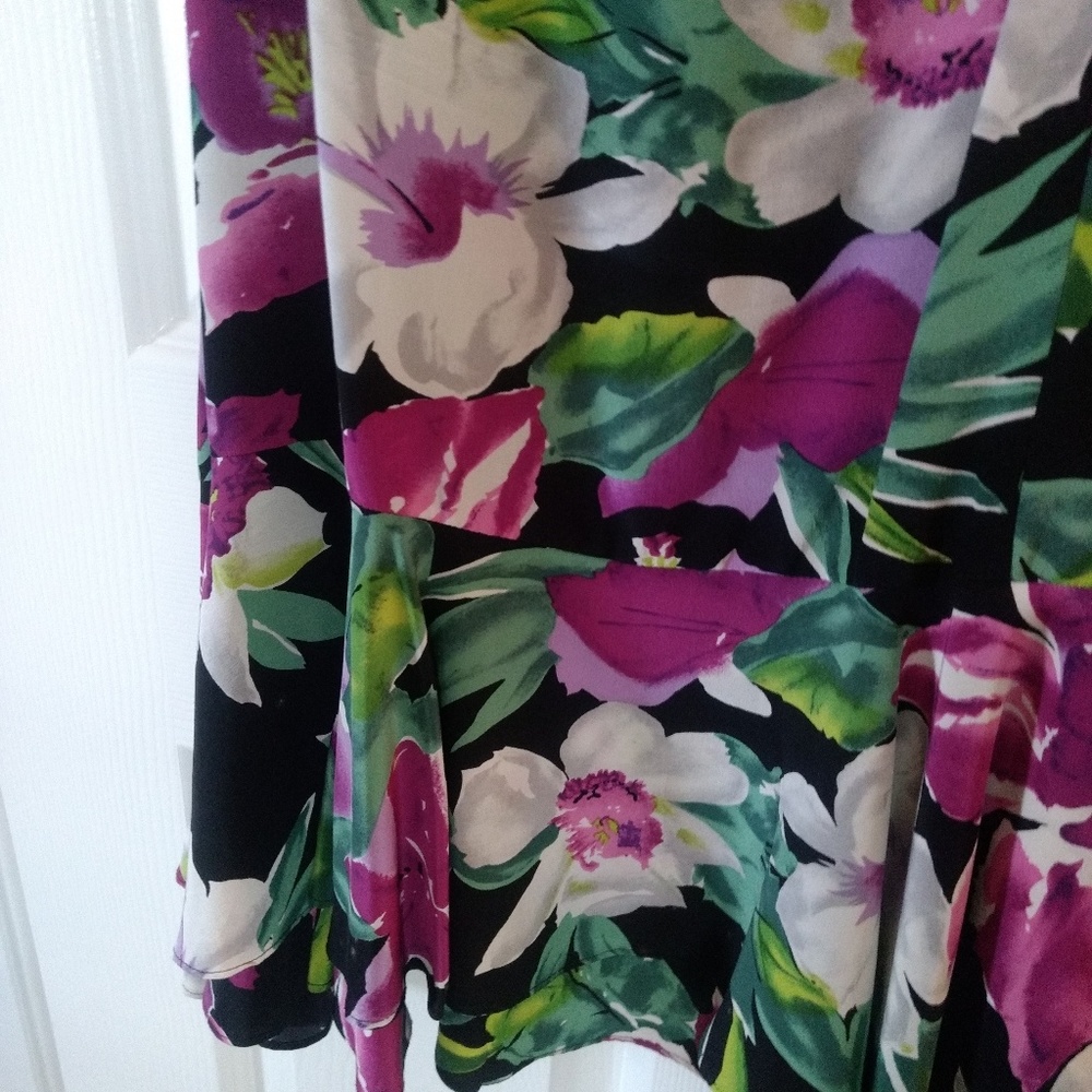 Dress - Picture 5 of 5